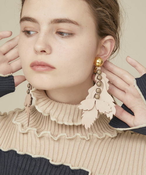 THE Dallas（ザ・ダラス）の「【THE Dallas(ザ ダラス)】レザーシャドーイヤリング D9A-65（イヤリング・レディース・ベージュ/キャメル・FREE）」の16枚目の写真