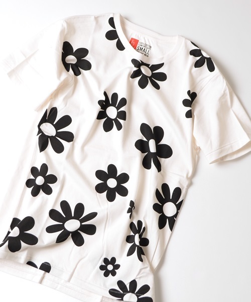 SHIPS GENERAL SUPPLY（シップスジェネラルサプライ）の「SGS: フラワーパターン プリントTee■（Tシャツ/カットソー・メンズ・ホワイト/レッド/ブラック/グリーン/ライトブルー/ライトグリーン/ネイビー/マルチ/ブルー系その他2/ブルー系その他・MEDIUM/X-LARGE/SMALL/LARGE）」の2枚目の写真