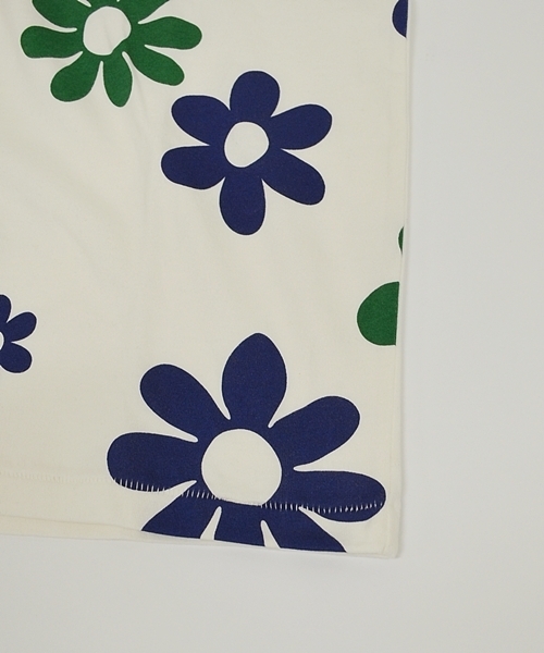 SHIPS GENERAL SUPPLY（シップスジェネラルサプライ）の「SGS: フラワーパターン プリントTee■（Tシャツ/カットソー・メンズ・ホワイト/レッド/ブラック/グリーン/ライトブルー/ライトグリーン/ネイビー/マルチ/ブルー系その他2/ブルー系その他・MEDIUM/X-LARGE/SMALL/LARGE）」の13枚目の写真