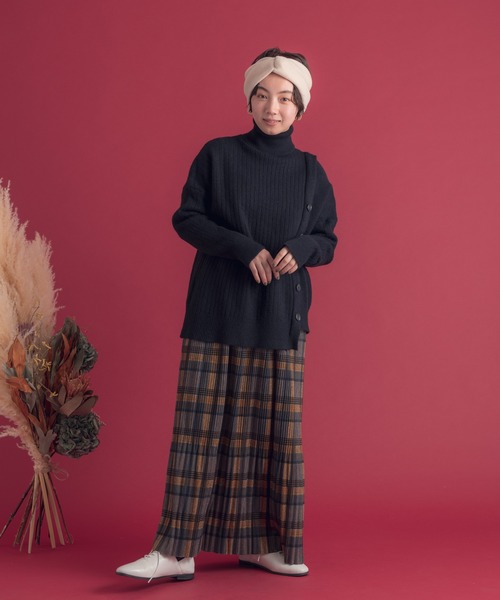 Libra Cue(リブラ キュー)の「Libra サイドボタンタートルニット(ニット/セーター・レディース・ブラック/ベージュ/ブルー・FREE)」の10枚目の写真