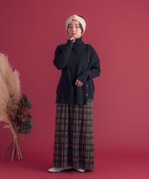 Libra Cue(リブラ キュー)の「Libra サイドボタンタートルニット(ニット/セーター・レディース・ブラック/ベージュ/ブルー・FREE)」の11枚目の写真