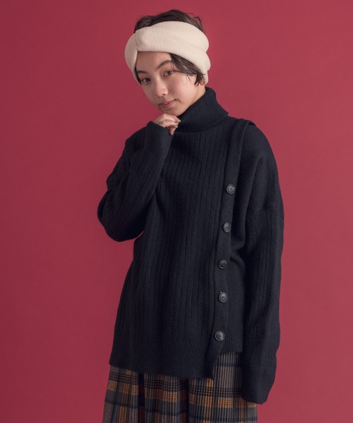 Libra Cue(リブラ キュー)の「Libra サイドボタンタートルニット(ニット/セーター・レディース・ブラック/ベージュ/ブルー・FREE)」の5枚目の写真