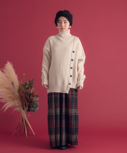 Libra Cue(リブラ キュー)の「Libra サイドボタンタートルニット(ニット/セーター・レディース・ブラック/ベージュ/ブルー・FREE)」の16枚目の写真