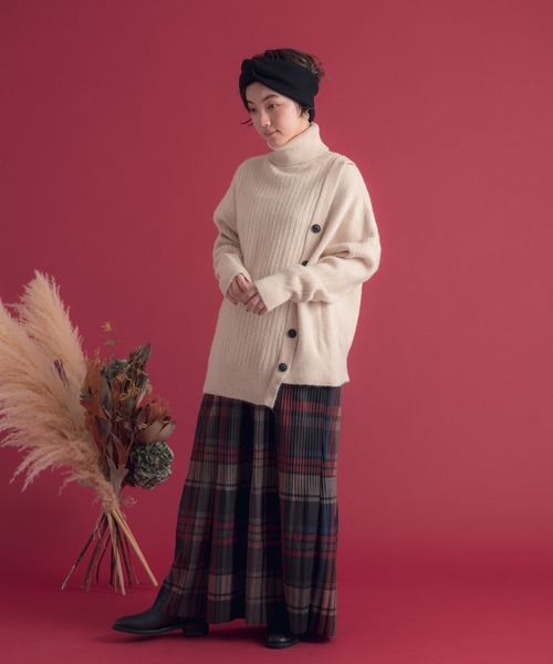 Libra Cue(リブラ キュー)の「Libra サイドボタンタートルニット(ニット/セーター・レディース・ブラック/ベージュ/ブルー・FREE)」の17枚目の写真