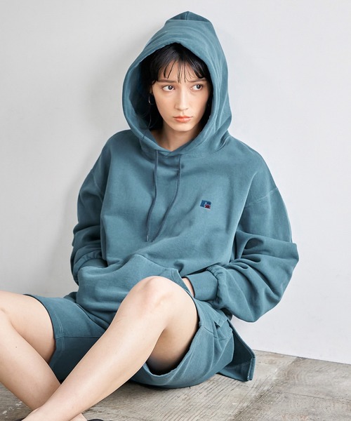 Russell Athletic(ラッセルアスレティック)の「Bookstore Sweat Pullover Hoodie&Shorts(セットアップ)(スウェット・レディース・ブルー/ブラウン系その他2・1)」の2枚目の写真