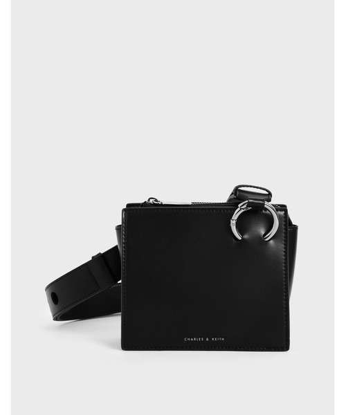 CHARLES & KEITH（チャールズ & キース）の「スクエア クロスボディ