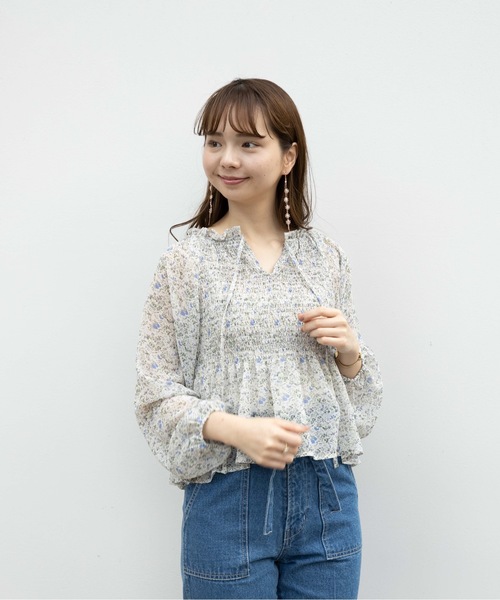 flower(フラワー)の「スキッパーシャーリングブラウス(シャツ/ブラウス・レディース・ホワイト/イエロー・FREE)」の12枚目の写真