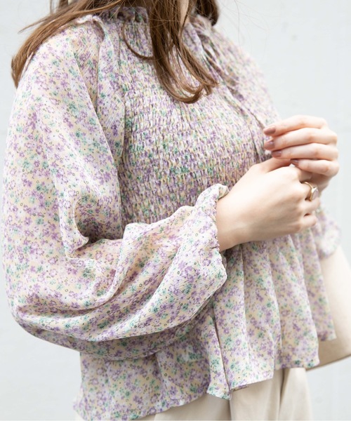 flower(フラワー)の「スキッパーシャーリングブラウス(シャツ/ブラウス・レディース・ホワイト/イエロー・FREE)」の9枚目の写真