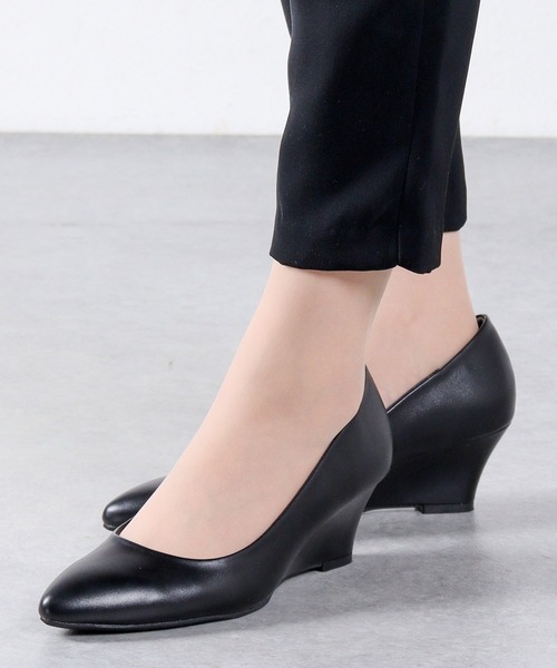 LibertyDoll（リバティードール）の「Liberty Doll / ポインテッドトゥ 5.5cm ウエッジヒール パンプス(5451)（パンプス・レディース・ブラック/ベージュ/グレー/ネイビー/レッド/ダークブラウン/ベージュ系その他/ブラック系その他/アイボリー・LL/SS/S/M/L/XL）」の3枚目の写真
