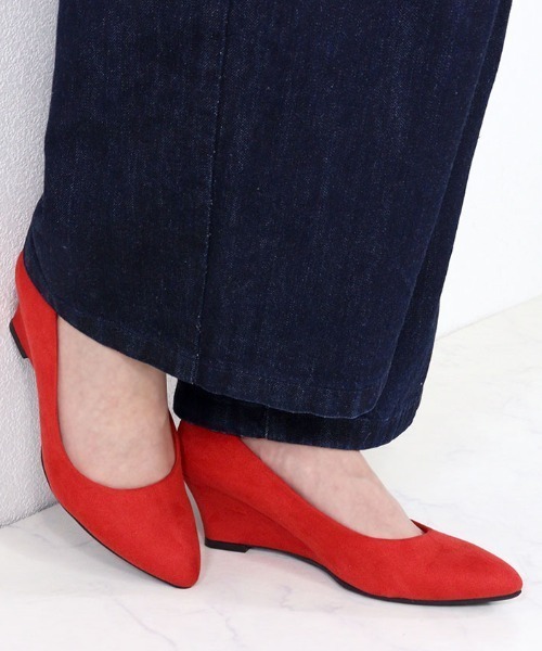 LibertyDoll（リバティードール）の「Liberty Doll / ポインテッドトゥ 5.5cm ウエッジヒール パンプス(5451)（パンプス・レディース・ブラック/ベージュ/グレー/ネイビー/レッド/ダークブラウン/ベージュ系その他/ブラック系その他/アイボリー・LL/SS/S/M/L/XL）」の20枚目の写真