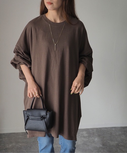 Riberry（リベリー）の「バックスリットオーバーサイズプルオーバー（チュニック・レディース・オフホワイト/ブラック/ブラウン/ベージュ/パープル/グリーン・FREE）」の4枚目の写真