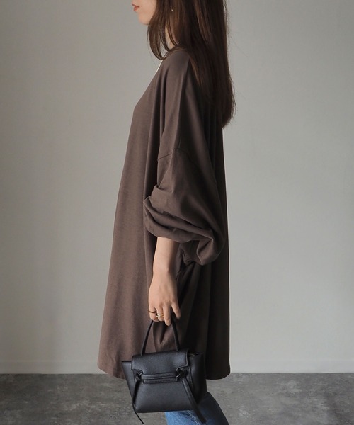 Riberry（リベリー）の「バックスリットオーバーサイズプルオーバー（チュニック・レディース・オフホワイト/ブラック/ブラウン/ベージュ/パープル/グリーン・FREE）」の11枚目の写真