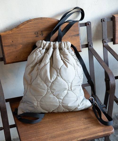 LAKOLE(ラコレ)の「キルティングナップサック / LAKOLE(バックパック/リュック・メンズ・ブラック/ブラウン/グレー・FREE)」の3枚目の写真