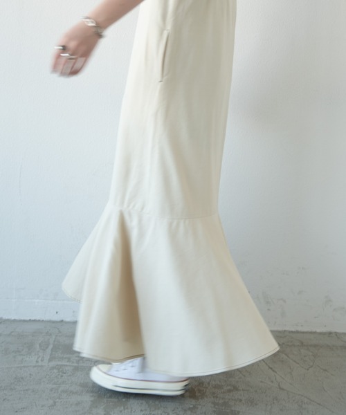 Aunt Marie's(アントマリーズ)の「マーメイドフレアキャミワンピース(ワンピース・レディース・ブラック/ネイビー/アイボリー・FREE)」の13枚目の写真