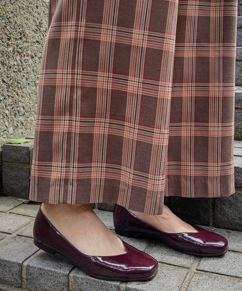 grove(グローブ)の「【新カラー追加】やわここち(R)Vカットスクエアパンプス(パンプス・レディース・サックスブルー/ベージュ/ブラック/アイボリー/ガンメタ/ダークブラウン/ブラック系3・20/25/30/35/50/40/45)」の2枚目の写真