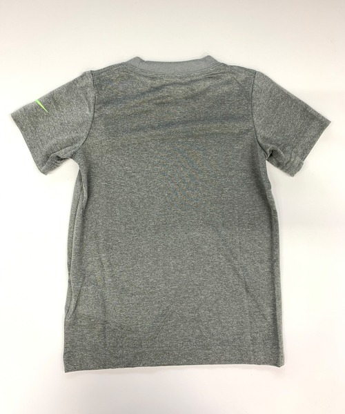 NIKE（ナイキ）の「NIKE/ナイキ SWOOSH SWIRL S/S TEE/スウォッシュ スウィル ショートスリーブ Tシャツ（Tシャツ/カットソー・キッズ・ホワイト/ヘザーグレー・115/110/105/120）」の6枚目の写真