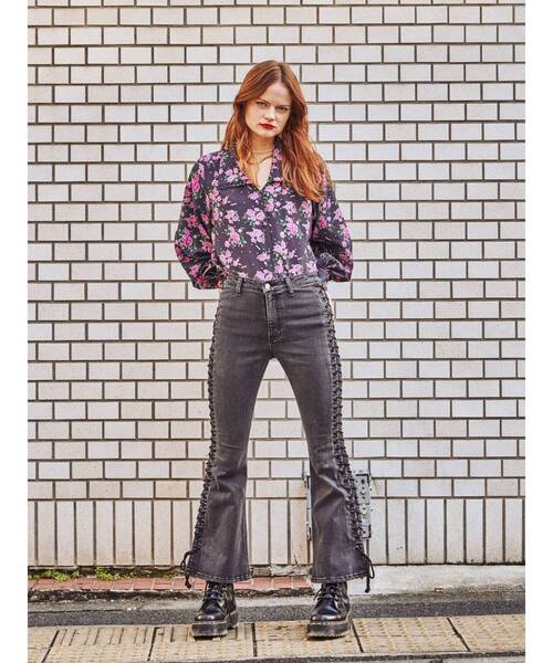 jouetie（ジュエティ）の「サイドレースアップフィットデニム（デニムパンツ・レディース・ブルー/ブラック・SMALL/MEDIUM）」の5枚目の写真