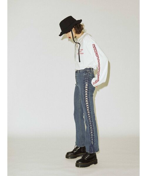 jouetie（ジュエティ）の「サイドレースアップフィットデニム（デニムパンツ・レディース・ブルー/ブラック・SMALL/MEDIUM）」の4枚目の写真