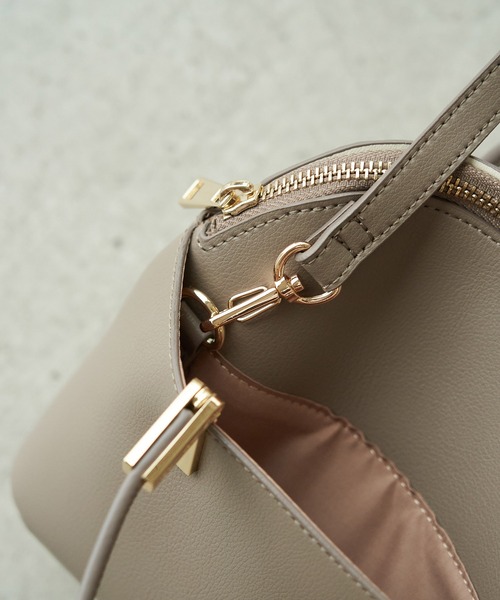 ROPE' PICNIC（ロペピクニック）の「【軽量】レクタンメタルミニラウンドボストン＆ショルダーバッグ（ショルダーバッグ・レディース・ブラック/キャメル/ベージュ系その他/イエロー/レッド系その他2/ライトグリーン/ダークブラウン・FREE）」の16枚目の写真