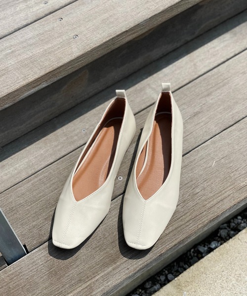 un dix cors（アンディコール）の「mionotis(ミオノティス)　スクエアトゥフラットパンプス（パンプス・レディース・ブラウン/ブラック/ホワイト系その他・37/36/38）」の2枚目の写真