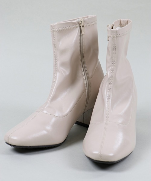 SPINNS（スピンズ）の「フェイクレザー ストレッチショートヒールブーツ（ブーツ・レディース・ホワイト/ブラック/ベージュ/アイボリー・LL/M/L）」の3枚目の写真