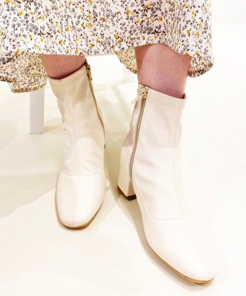 SPINNS（スピンズ）の「フェイクレザー ストレッチショートヒールブーツ（ブーツ・レディース・ホワイト/ブラック/ベージュ/アイボリー・LL/M/L）」の11枚目の写真