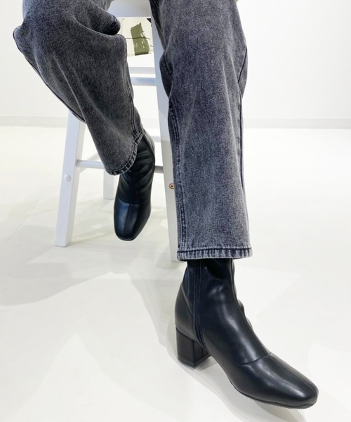 SPINNS（スピンズ）の「フェイクレザー ストレッチショートヒールブーツ（ブーツ・レディース・ホワイト/ブラック/ベージュ/アイボリー・LL/M/L）」の9枚目の写真