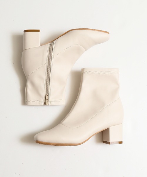 SPINNS（スピンズ）の「フェイクレザー ストレッチショートヒールブーツ（ブーツ・レディース・ホワイト/ブラック/ベージュ/アイボリー・LL/M/L）」の8枚目の写真