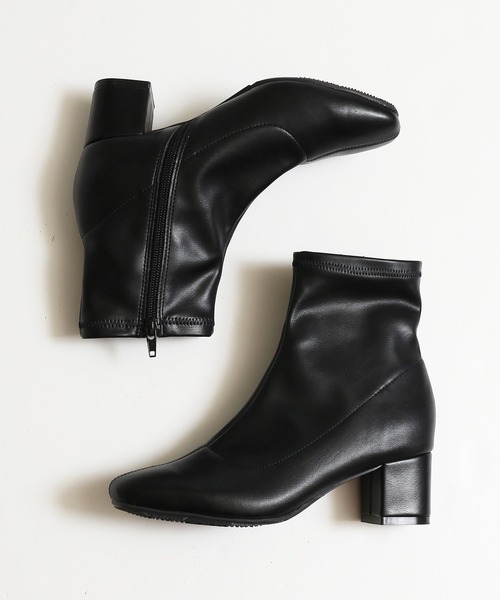 SPINNS（スピンズ）の「フェイクレザー ストレッチショートヒールブーツ（ブーツ・レディース・ホワイト/ブラック/ベージュ/アイボリー・LL/M/L）」の7枚目の写真