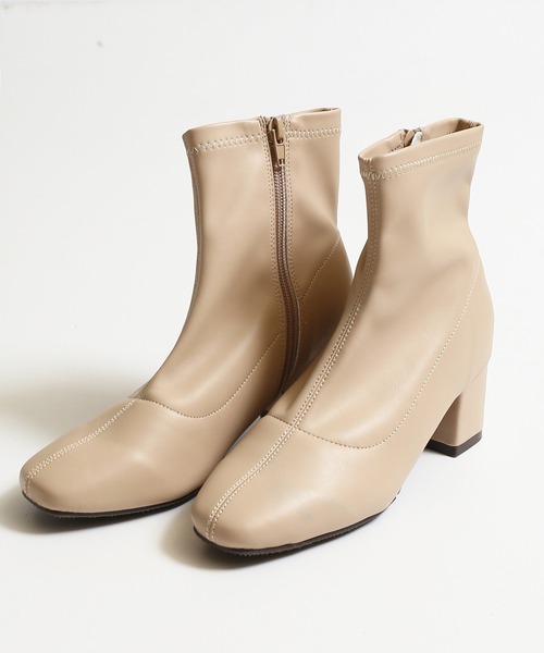 SPINNS（スピンズ）の「フェイクレザー ストレッチショートヒールブーツ（ブーツ・レディース・ホワイト/ブラック/ベージュ/アイボリー・LL/M/L）」の14枚目の写真