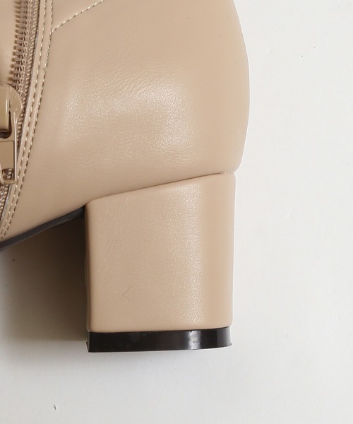 SPINNS（スピンズ）の「フェイクレザー ストレッチショートヒールブーツ（ブーツ・レディース・ホワイト/ブラック/ベージュ/アイボリー・LL/M/L）」の12枚目の写真