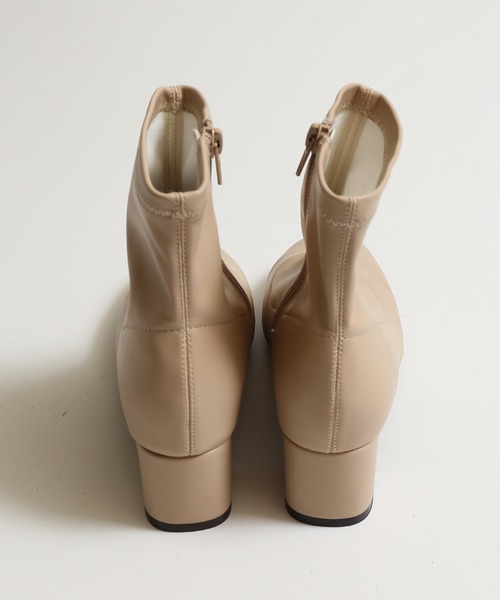 SPINNS（スピンズ）の「フェイクレザー ストレッチショートヒールブーツ（ブーツ・レディース・ホワイト/ブラック/ベージュ/アイボリー・LL/M/L）」の6枚目の写真
