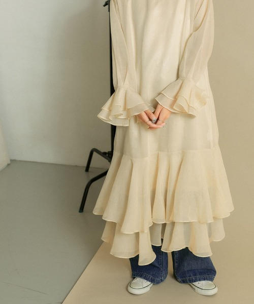 KBF（ケイビーエフ）の「シアーラッフルワンピース（ワンピース・レディース・ライトベージュ/ライトブルー/ブラック・ONE）」の5枚目の写真