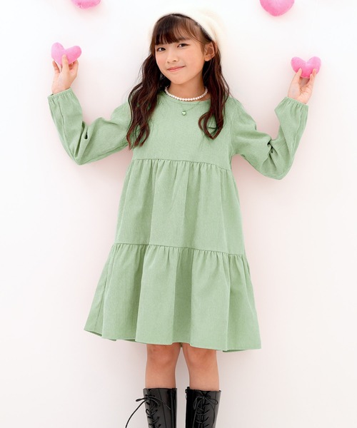 Bee des Bee（ビーデスビー）の「コーデュロイ風 ティアードワンピース（ワンピース・キッズ・ラベンダー/チャコール/ブラウン/ブラック/テラコッタ/ブルー系その他/ライトグレー/セージグリーン/オレンジ系/ブルー系その他2/ミント/ベージュ/ピンク系/グリーン系その他/ピンク系1/パープル/ピンクベージュ/ピンク系3/アイボリー/パープル系その他/ライトブルー/ブルー系その他3・140cm/110cm/100cm/130cm/120cm/150cm）」の11枚目の写真