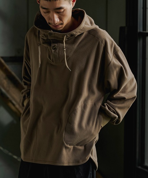 GORDON MILLER(ゴードンミラー)の「GORDON MILLER(ゴードンミラー) MICRO FLEECE ANORAK ( マイクロフリースアノラック)(2colors)(Men's)(21A-GM013)(パーカー・メンズ・ブラック/タン・M/L)」の14枚目の写真