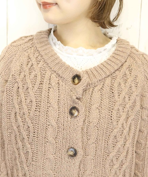 Clice de Paris（クリシェドゥパリス）の「K/ケーブル編みカーディガン（カーディガン/ボレロ・レディース・ベージュ/アイボリー/ラベンダー・ONESIZE）」の4枚目の写真
