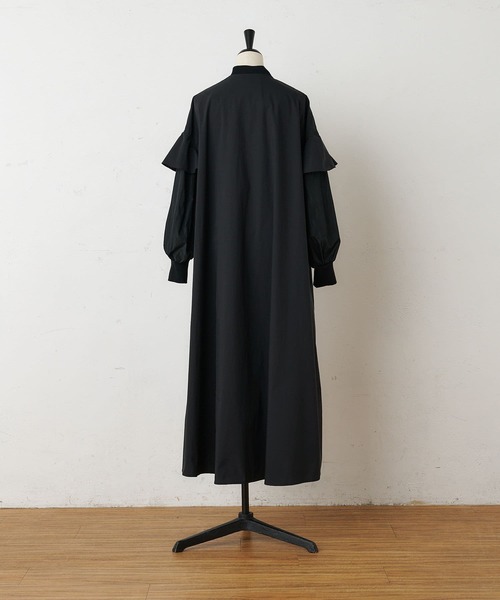 ビアズリー　ソデフリルワンピースコート　袖フリル　フリル付き　黒　ロングコート BEARDSLEY（ビアズリー）の「ソデフリルワンピースコート（ワンピース