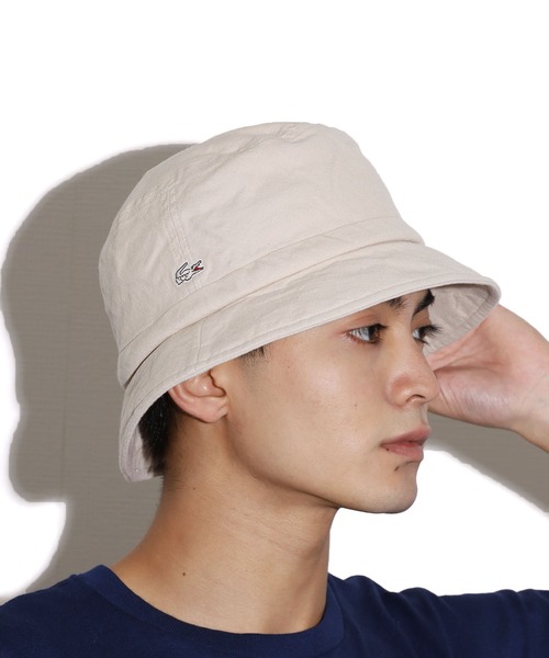 LACOSTE(ラコステ)の「LACOSTE/ラコステ 無地バケットハット ユニセックス(ハット・メンズ・ベージュ/レッド・FREE)」の2枚目の写真