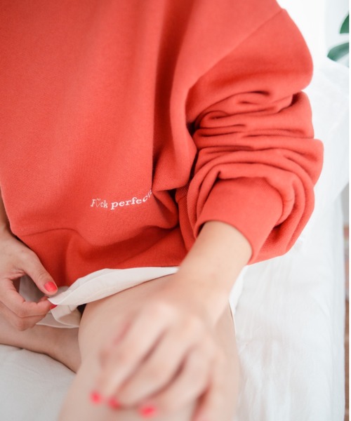 Kastane（カスタネ）の「【コラボアイテム】Yuri Hanamori コラボ クロップドスェット（スウェット・レディース・オレンジ・FREE）」の2枚目の写真