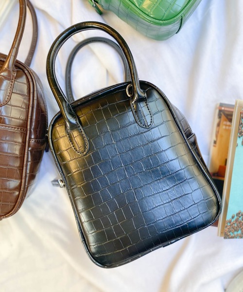 WEGO(ウィゴー)の「WEGO/台形ボストンショルダーバッグ(ショルダーバッグ・レディース・ブラウン/その他1/グリーン/ブラック/オフホワイト・FREE)」の1枚目の写真