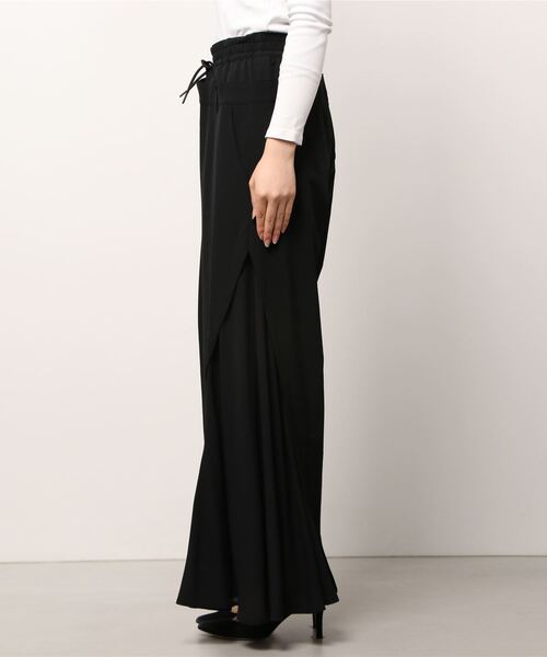 AULA AILA（アウラアイラ）の「AULA AILA（アウラ アイラ）ASYMMETRY COLOR PANTS（その他パンツ・レディース・ブラック/イエロー・1/0）」の4枚目の写真