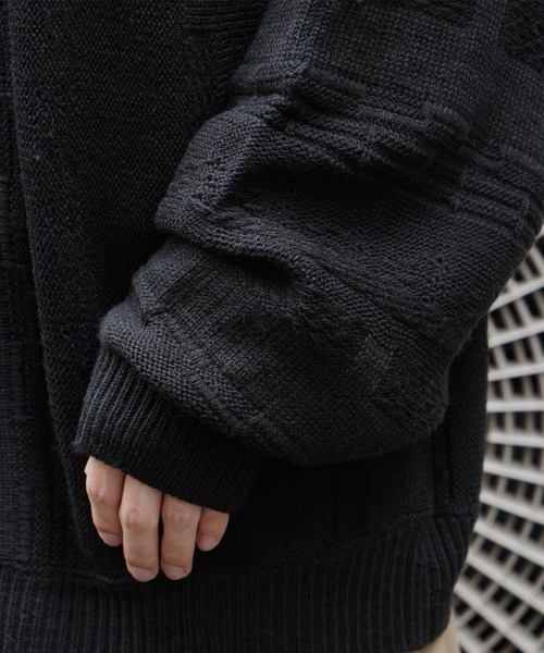 Confirm(コンファーム)の「ヴィンテージライク レトロジャガードストライプ柄 ビッグシルエット 3Dニットプルオーバー 【Confirm】(ニット/セーター・メンズ・ブラック/ボルドー/モカ/ナチュラル/ブルー系その他/ホワイト系その他/ブラック系その他・M/L)」の12枚目の写真