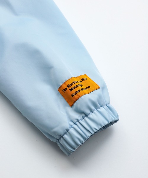 X-girl（エックスガール）の「RELAXED COACH JACKET（ナイロンジャケット・レディース・ブラック/ホワイト/ライトブルー・S/M）」の11枚目の写真