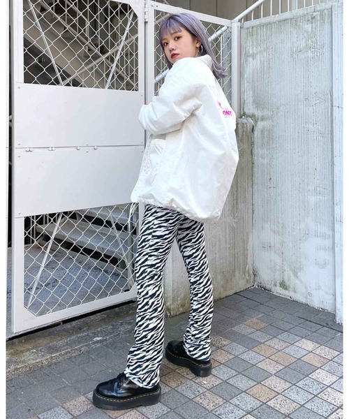 X-girl（エックスガール）の「RELAXED COACH JACKET（ナイロンジャケット・レディース・ブラック/ホワイト/ライトブルー・S/M）」の19枚目の写真