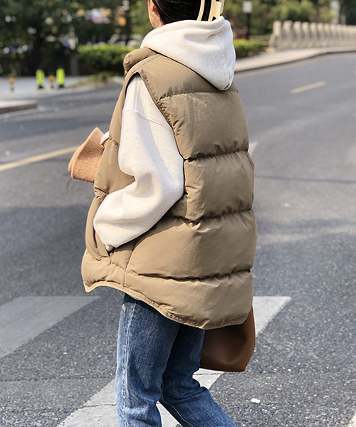 c.u.l（シーユーエル）の「シンプルオーバーサイズダウンベスト culw152（ダウンベスト・レディース・アイボリー/ブラック/ベージュ・M/L）」の5枚目の写真