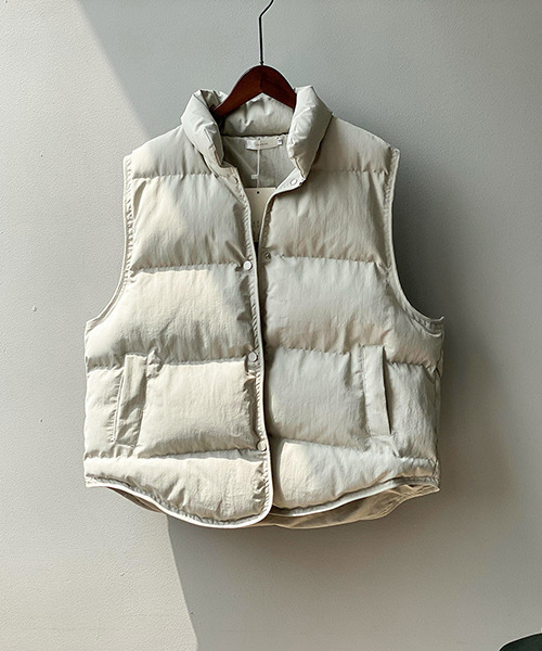 c.u.l（シーユーエル）の「シンプルオーバーサイズダウンベスト culw152（ダウンベスト・レディース・アイボリー/ブラック/ベージュ・M/L）」の16枚目の写真