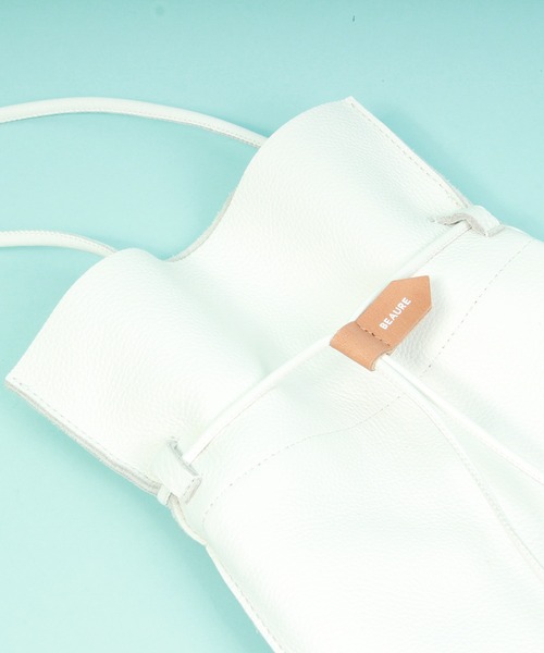 Beau're（ヴュレ）の「BEAURE ヴュレ カウレザー 薄マチ 巾着 ショルダーバッグ（ショルダーバッグ・レディース・キャメル/ブラック/ホワイト/オリーブ/グレー/ブルー/アイボリー/ペールイエロー・FREE）」の10枚目の写真