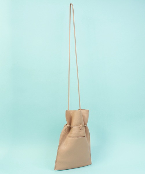 Beau're（ヴュレ）の「BEAURE ヴュレ カウレザー 薄マチ 巾着 ショルダーバッグ（ショルダーバッグ・レディース・キャメル/ブラック/ホワイト/オリーブ/グレー/ブルー/アイボリー/ペールイエロー・FREE）」の14枚目の写真