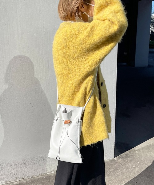 Beau're（ヴュレ）の「BEAURE ヴュレ カウレザー 薄マチ 巾着 ショルダーバッグ（ショルダーバッグ・レディース・キャメル/ブラック/ホワイト/オリーブ/グレー/ブルー/アイボリー/ペールイエロー・FREE）」の22枚目の写真