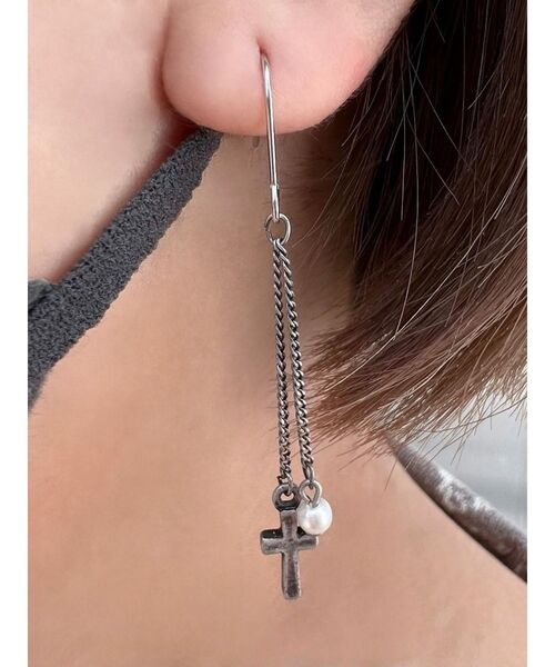 EATME（イートミー）の「EMロゴフェイクパールピアス（ピアス（両耳用）・レディース・シルバー・FREE）」の3枚目の写真